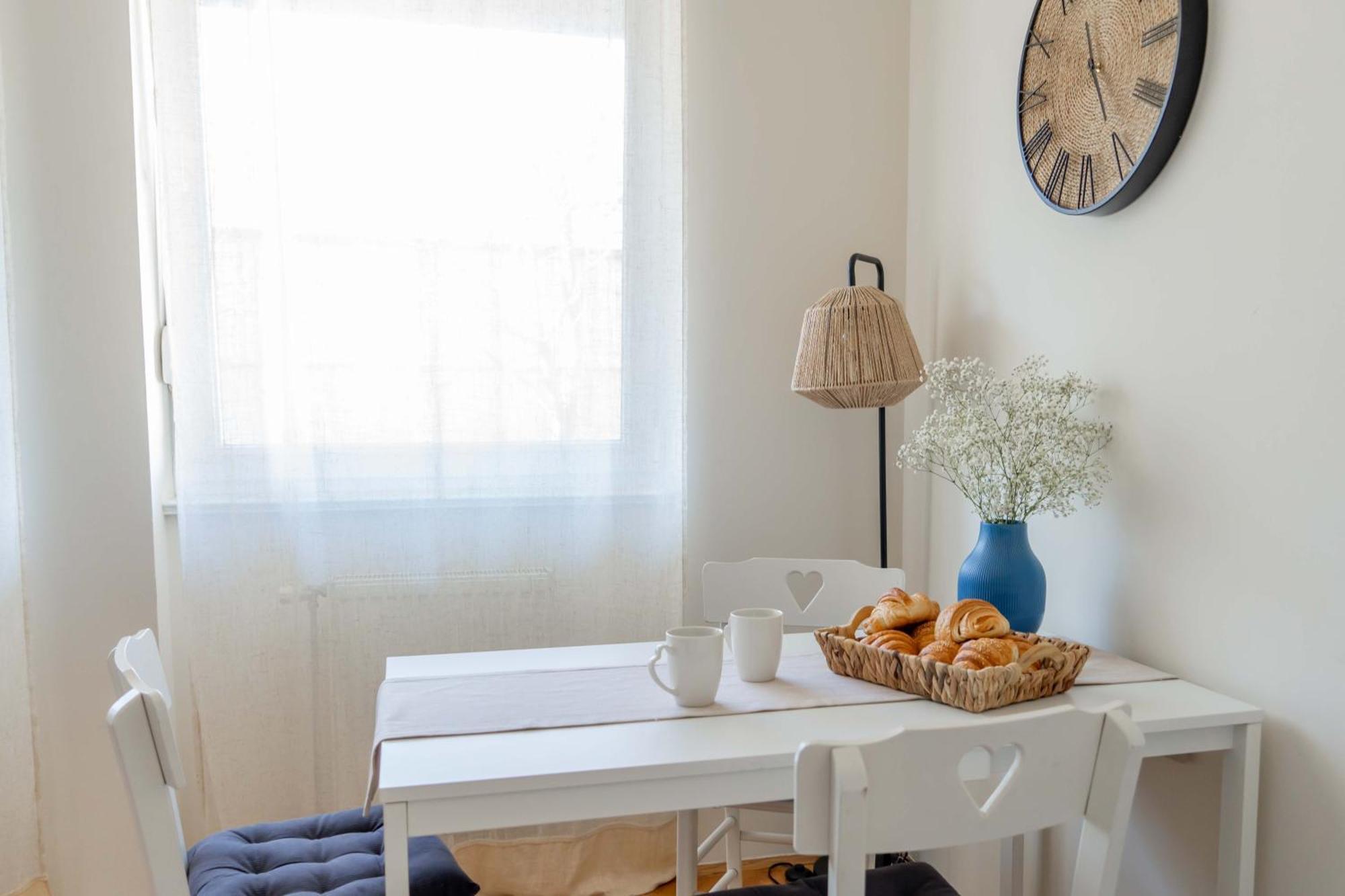 Home-like In Center Free Welcome Light Lunch